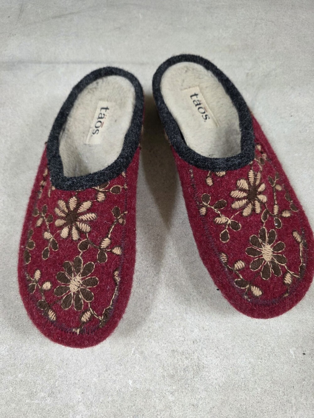 Taos Woolderness Wool hand Embroidered Floral Patterns Clog Sz 39 8/8.5